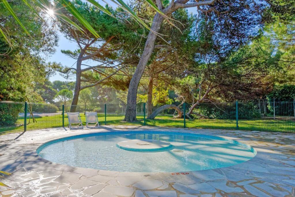 Appart hôtel La Badine Clim Balneo Piscine Hyères